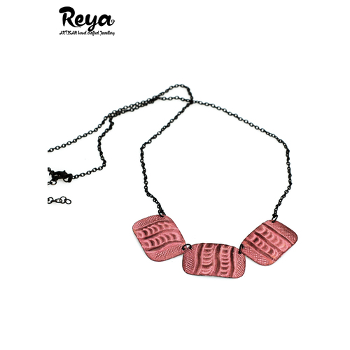 Reya Necklace Metal Indian Red Dust | Beautifully hand crafted